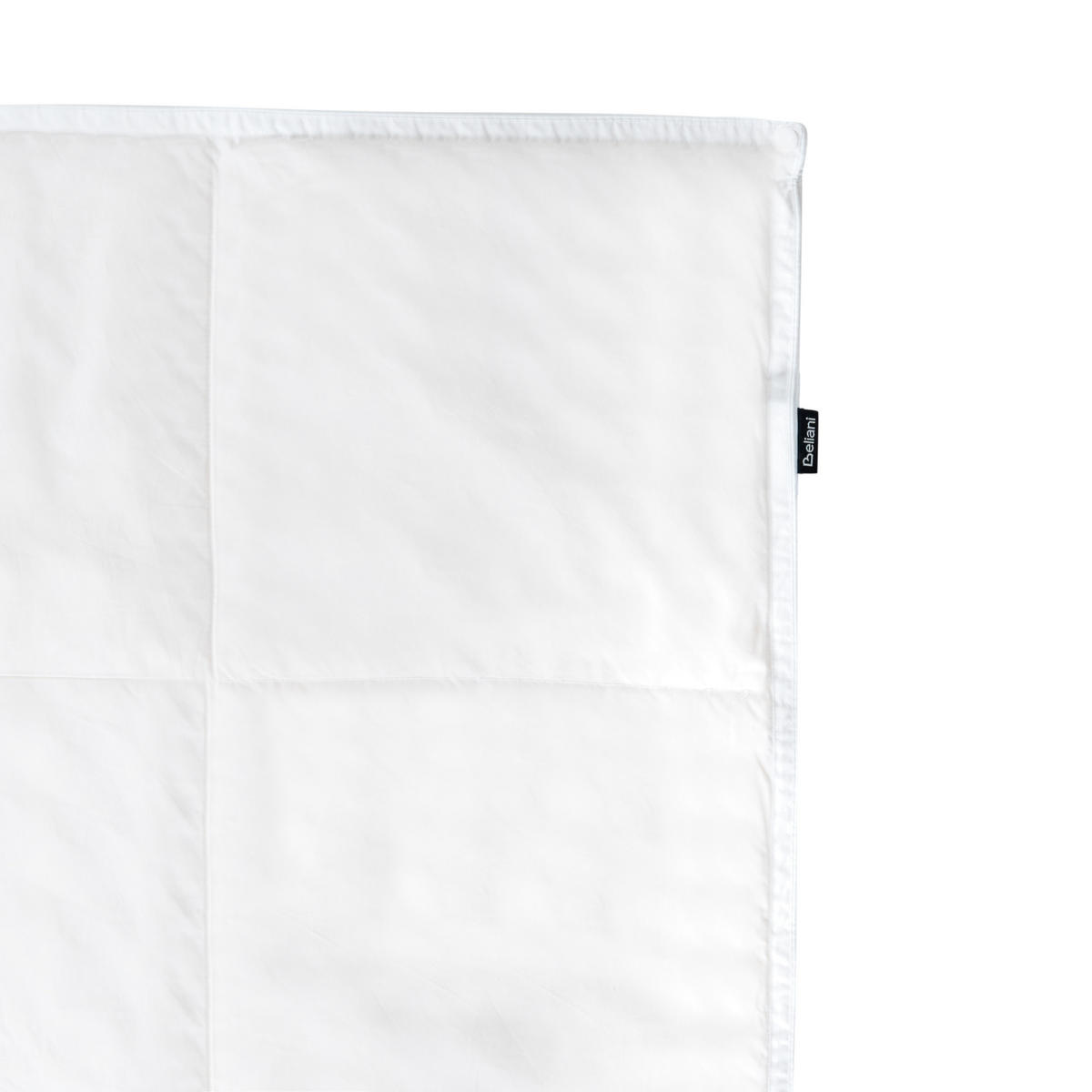 PŘIKRÝVKA Dvouvrstvá Kachní peří a Prachové peří 4sezónní 220/240 cm Serrato - bílá, textil (220/240cm) - Beliani
