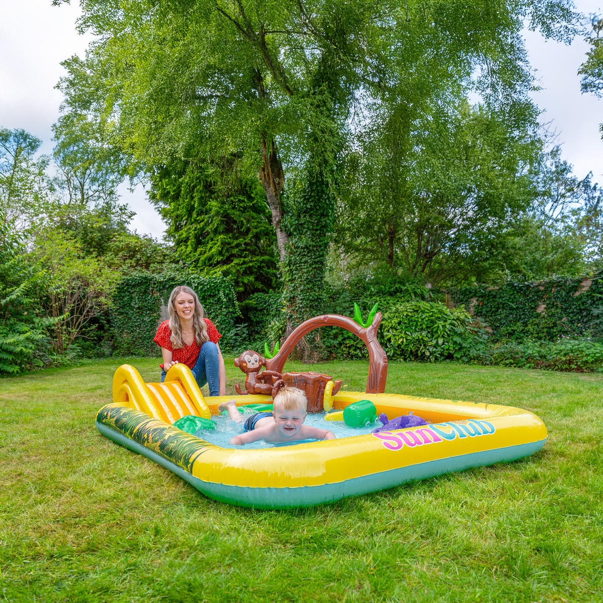 WASSERSPIELCENTER Tiere 214 x 167 x 85 cm mit Rutsche Sprinkler und Spielzubehör - Multicolor, Kunststoff (214/167/85cm) - Avenli