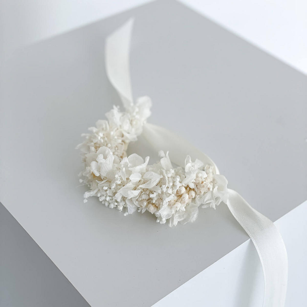 ARMBAND Trockenblumen Hortensie Mix weiß - weiß / Hortensie - Weiß, Naturmaterialien (15cm) - Lykke & You
