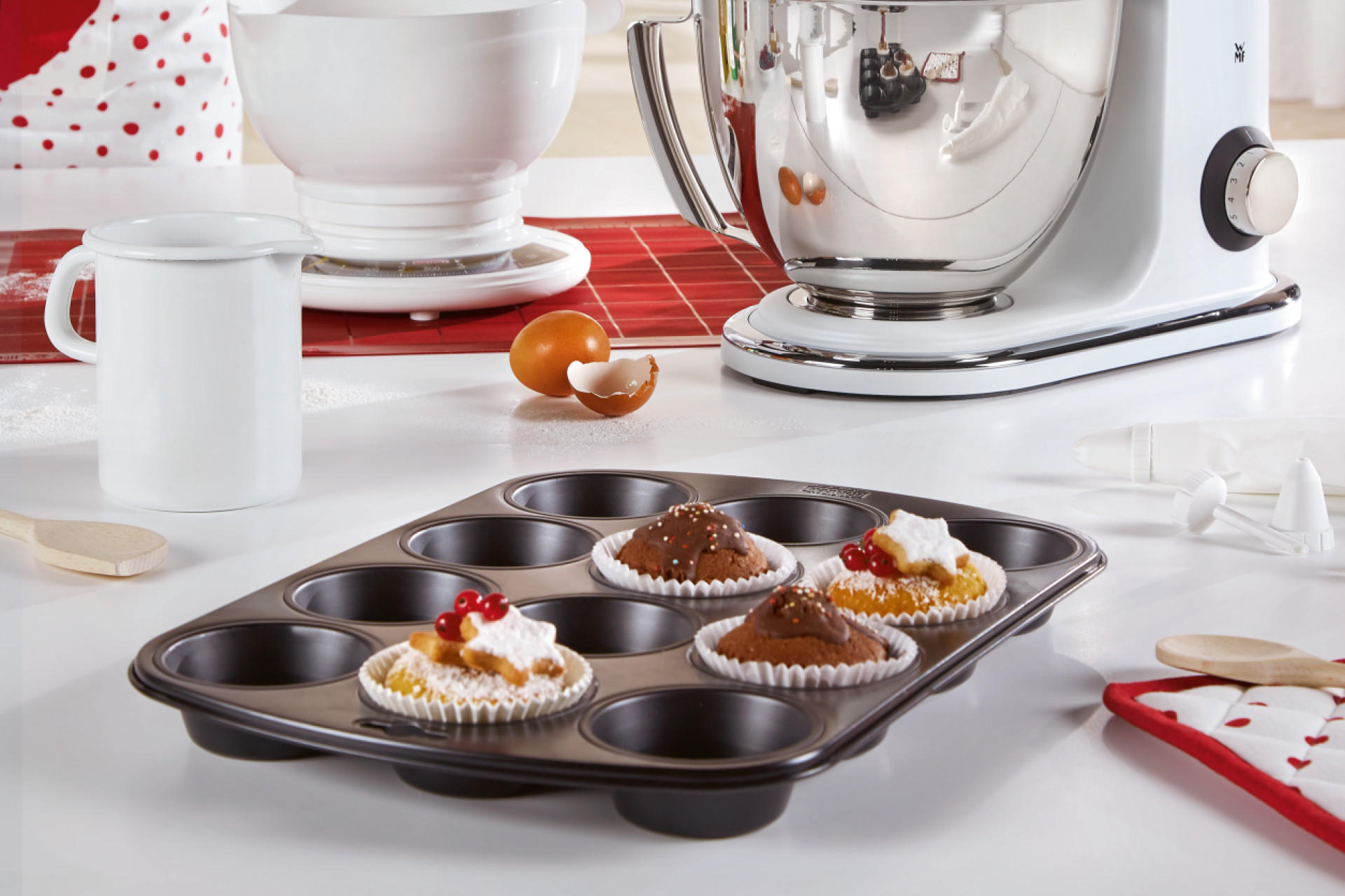 Küchenmaschine und Muffinsform