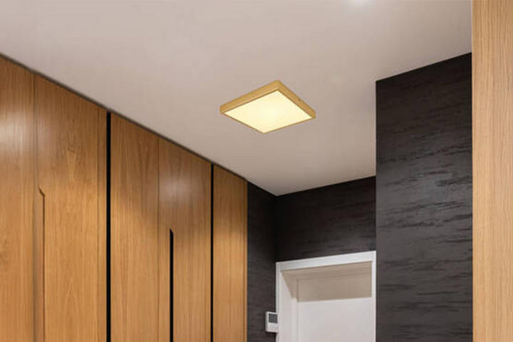 Kellerdeckenlampe in heller Holzoptik