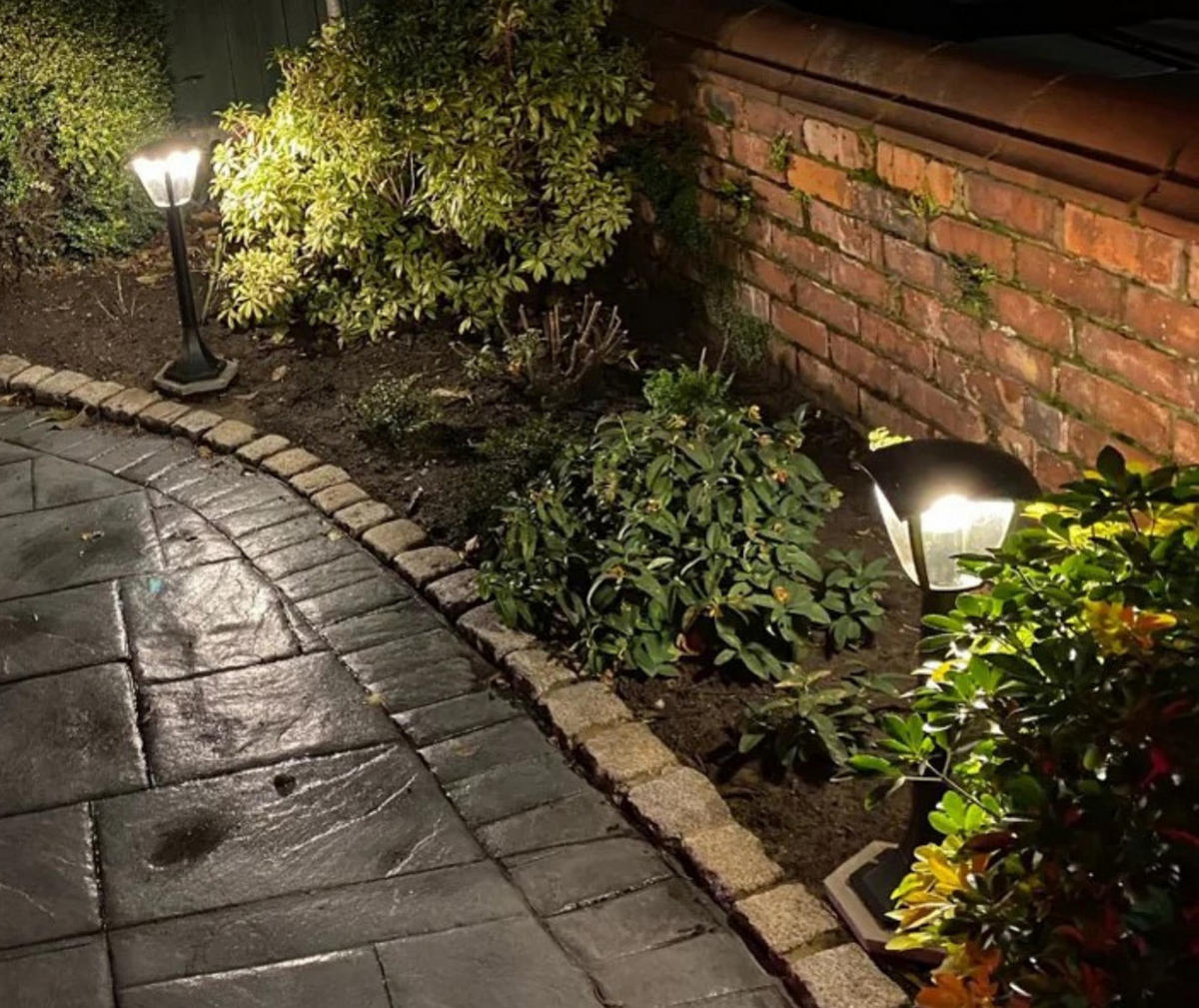 AUSSENLEUCHTE MIT LANGEM PFOSTEN VIOLET Schwarz - Schwarz, Metall (16.7/17.1/57.4cm) - CGC Europe