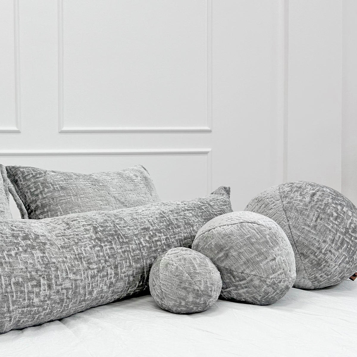 SET AUS ZWEI ZIERKISSEN Happy Pill Grau 13/30 cm - Grau, Textil (30/30cm) - Maison de Reve