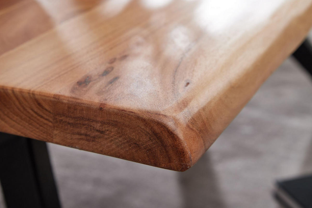 COUCHTISCH in Natur, Massivholz Akazie, Baumkante, pulverbeschichteter Edelstahl, Unikat - Beige/Schwarz, Holz/Metall (64/115/37cm) - KADIMA DESIGN