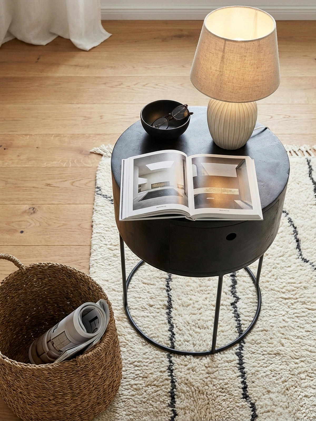 NACHTKONSOLE Massivholz mit Schublade rund Modern Schwarz - Schwarz, Holz/Metall (40/60/40cm) - KADIMA DESIGN