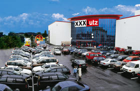 L Entree Du Magasin D Ameublement Abandonne Xxl Lutz