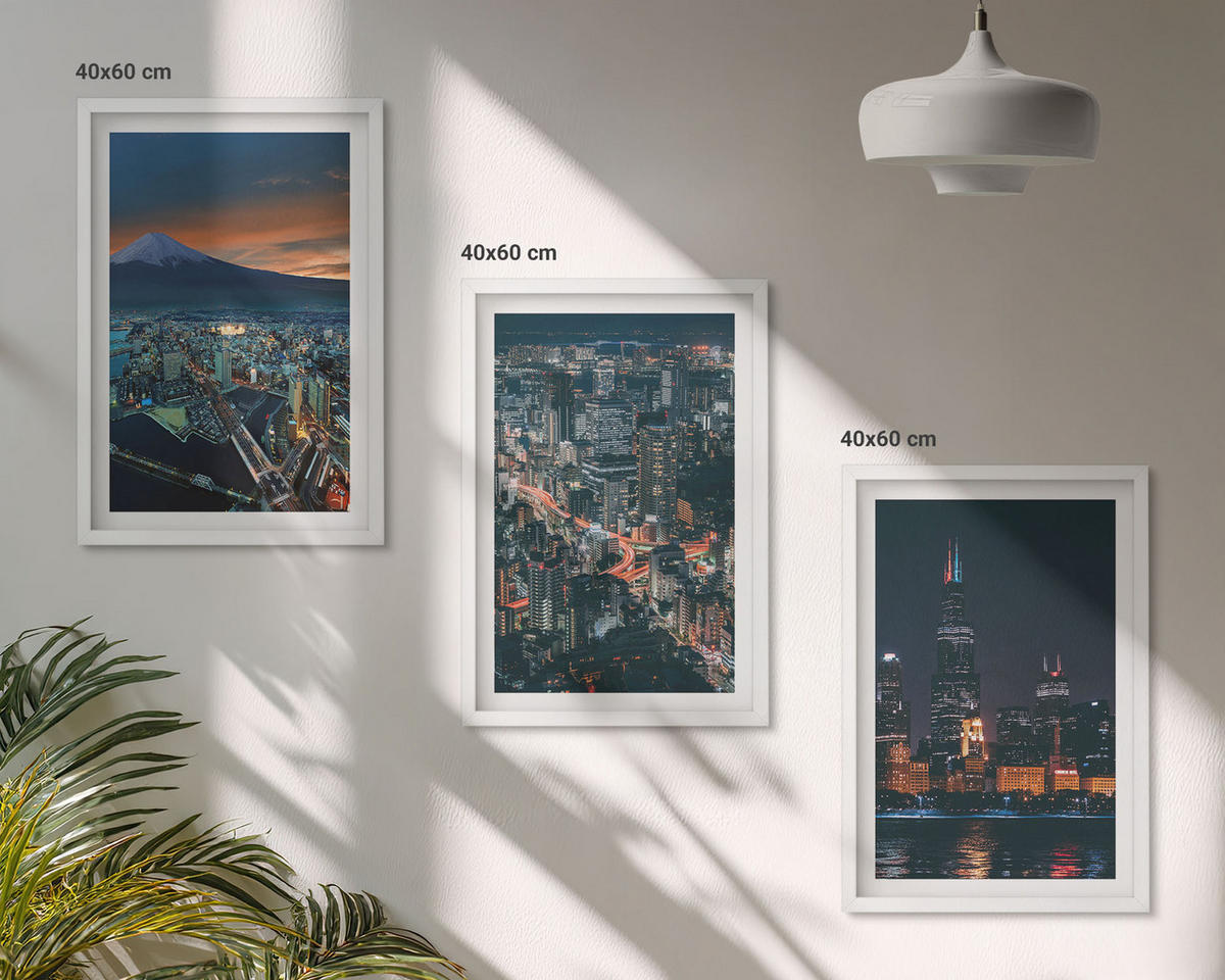 BILDER SET 3er Set - 40x60 cm Weißer Rahmen - Bergpanorama der Stadt bei Nacht - Weiß, Kunststoff (40/60cm) - TULUP