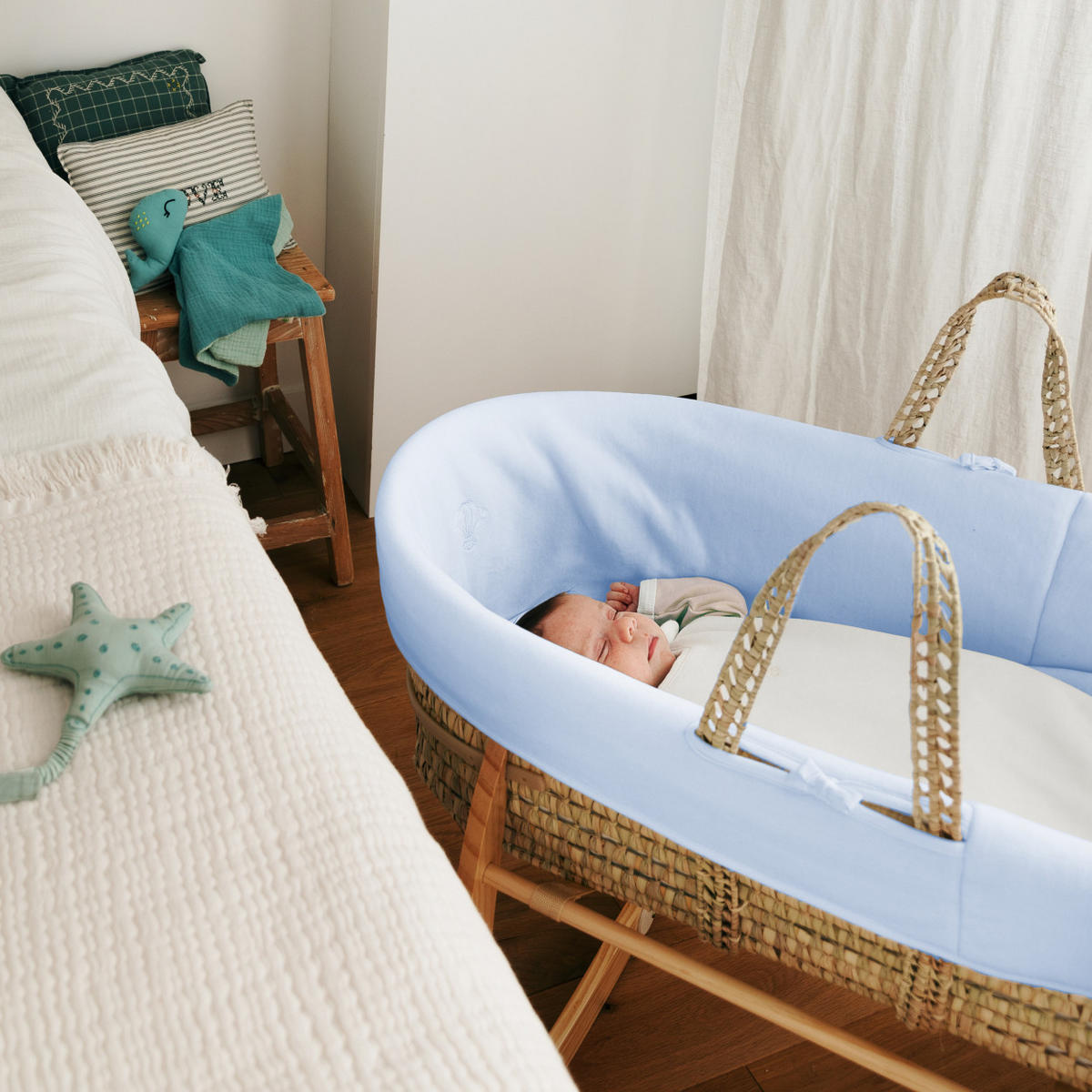 BABYTRAGEKORB mit Holzgestell blau - Blau, Naturmaterialien (29/78cm) - Premiers Moments