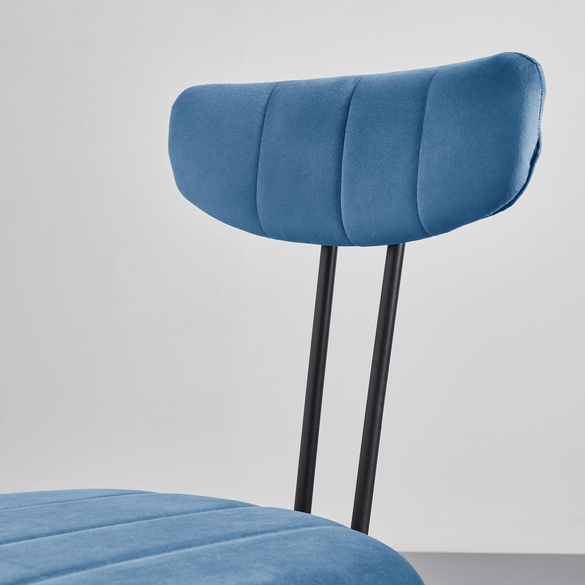 STUHL Tylor Blau Samt Gepolstert - Blau, Holz (45/85/58cm) - Bessagi Home