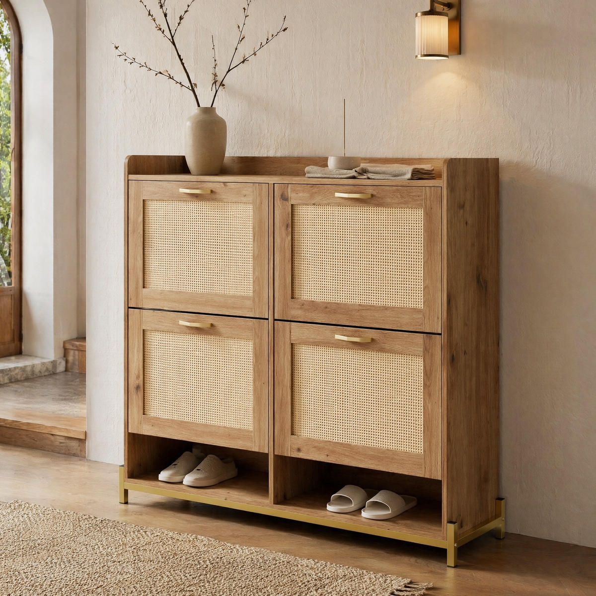 SCHUHSCHRANK in Naturfarben mit Rattantüren, 4 Türen, Metallrahmen und oberem Regal für Flur , B108.5/T24/H100cm - Goldfarben/Naturfarben, Holzwerkstoff/Metall (105/100/24cm) - STILVORA