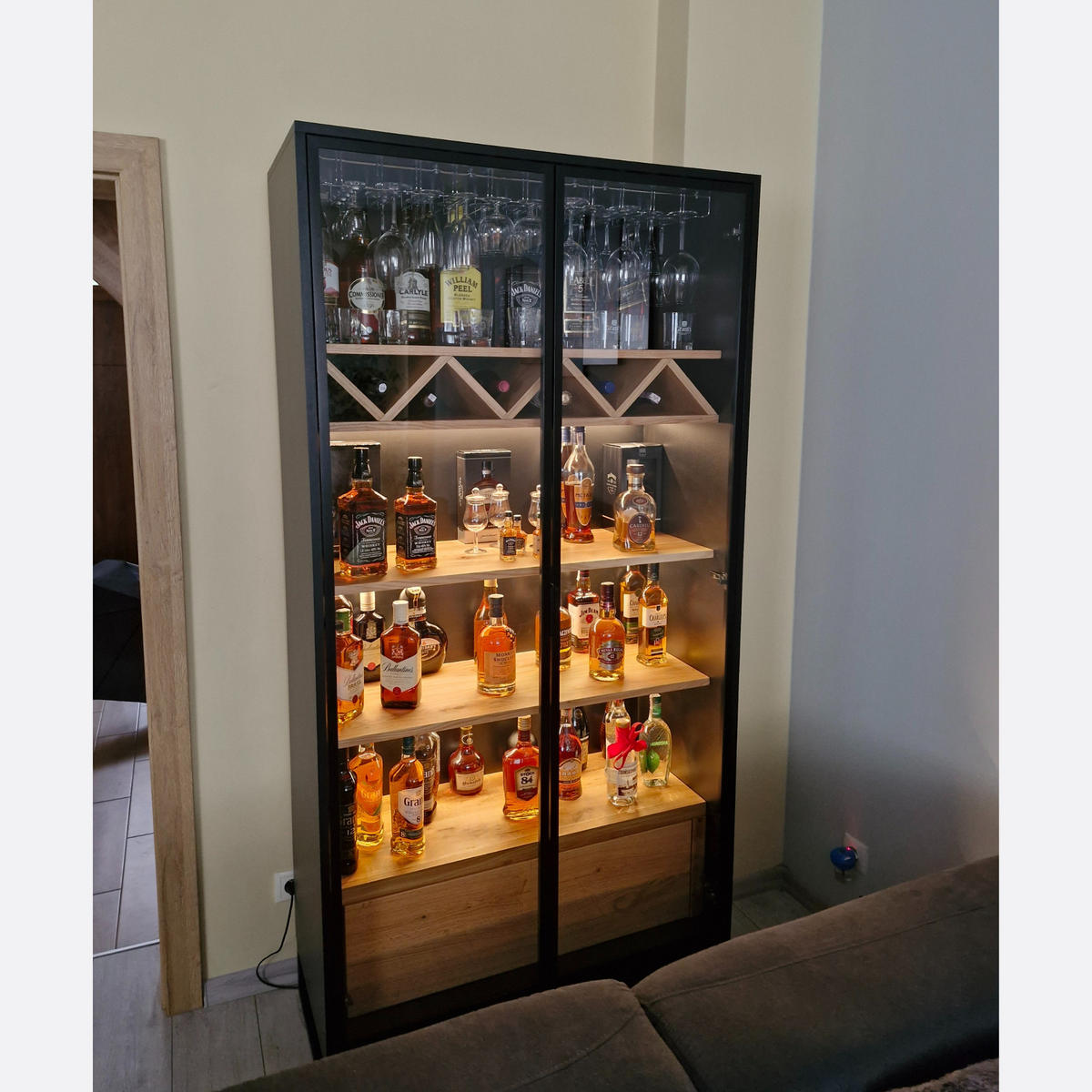 VITRINENSCHRANK aus Holz Bar Wein Schrank CARLA III mit LED-Beleuchtung - Eichefarben, Holz (100/200/45cm) - Rawood Furniture