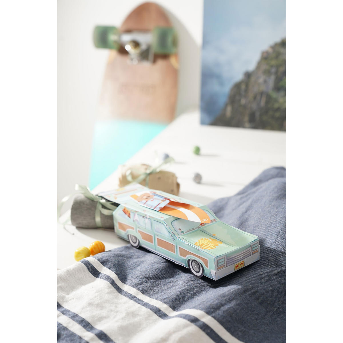 GESCHENKBOX faltbar Gift Station Wagon, Papier, Grün, 19 x 6.5 x 9.2 cm - Grün, Papier (9.2/6.5/19cm) - Donkey Products