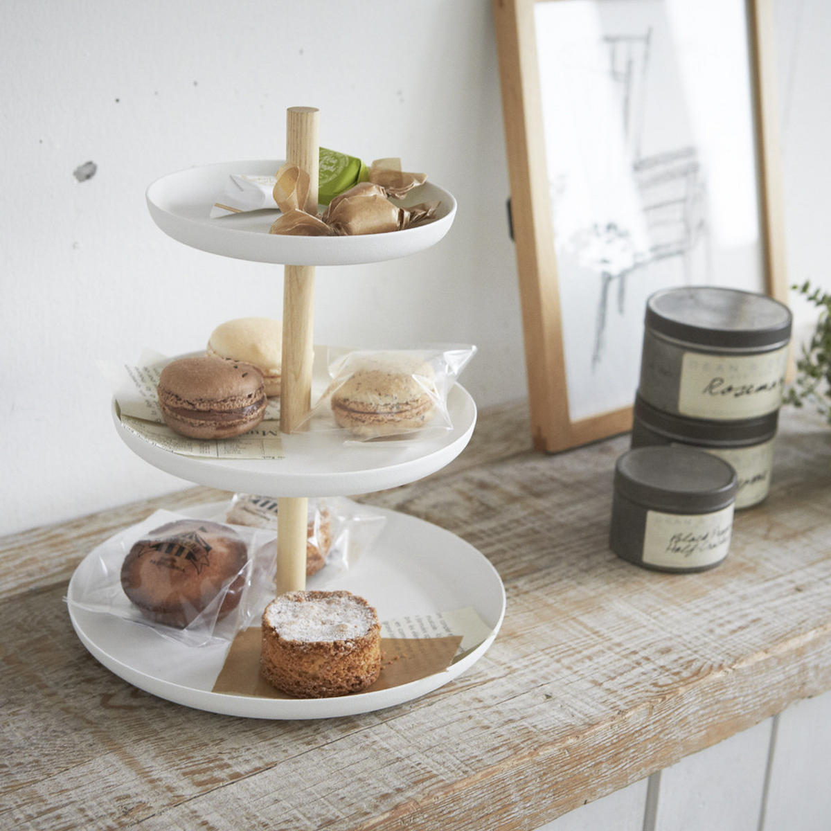 ETAGERE / Servierturm Tosca - 3-stöckig - Weiß, Metall (20/24cm) - Yamazaki