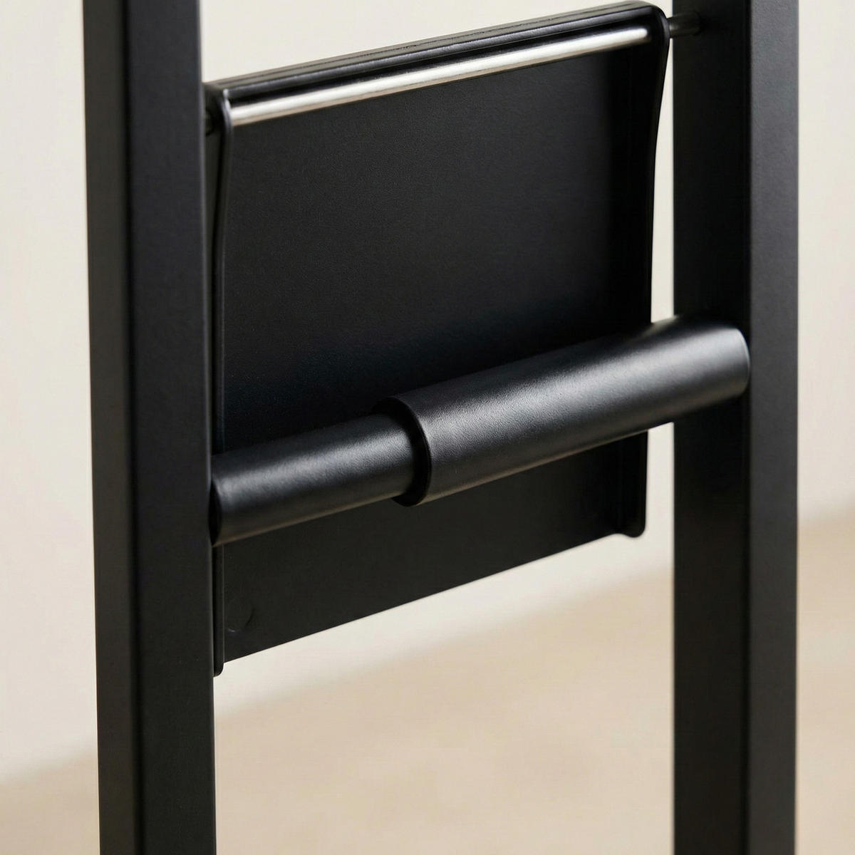 WC-BÜRSTE mit Halter für Toilettenpapier Arle 19/23/77 cm - Schwarz, Metall (23/77/19cm) - NUXIO