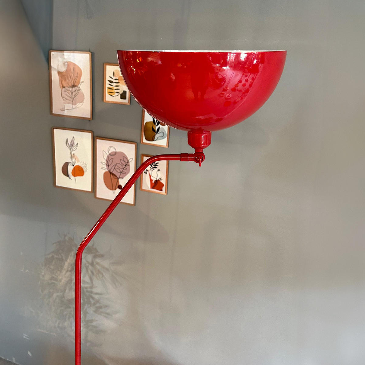 STEHLAMPE Helvik aus Metall mit E27, verstellbarer Lampenschirm - Rot, Metall (37/37/170cm) - Bamyum