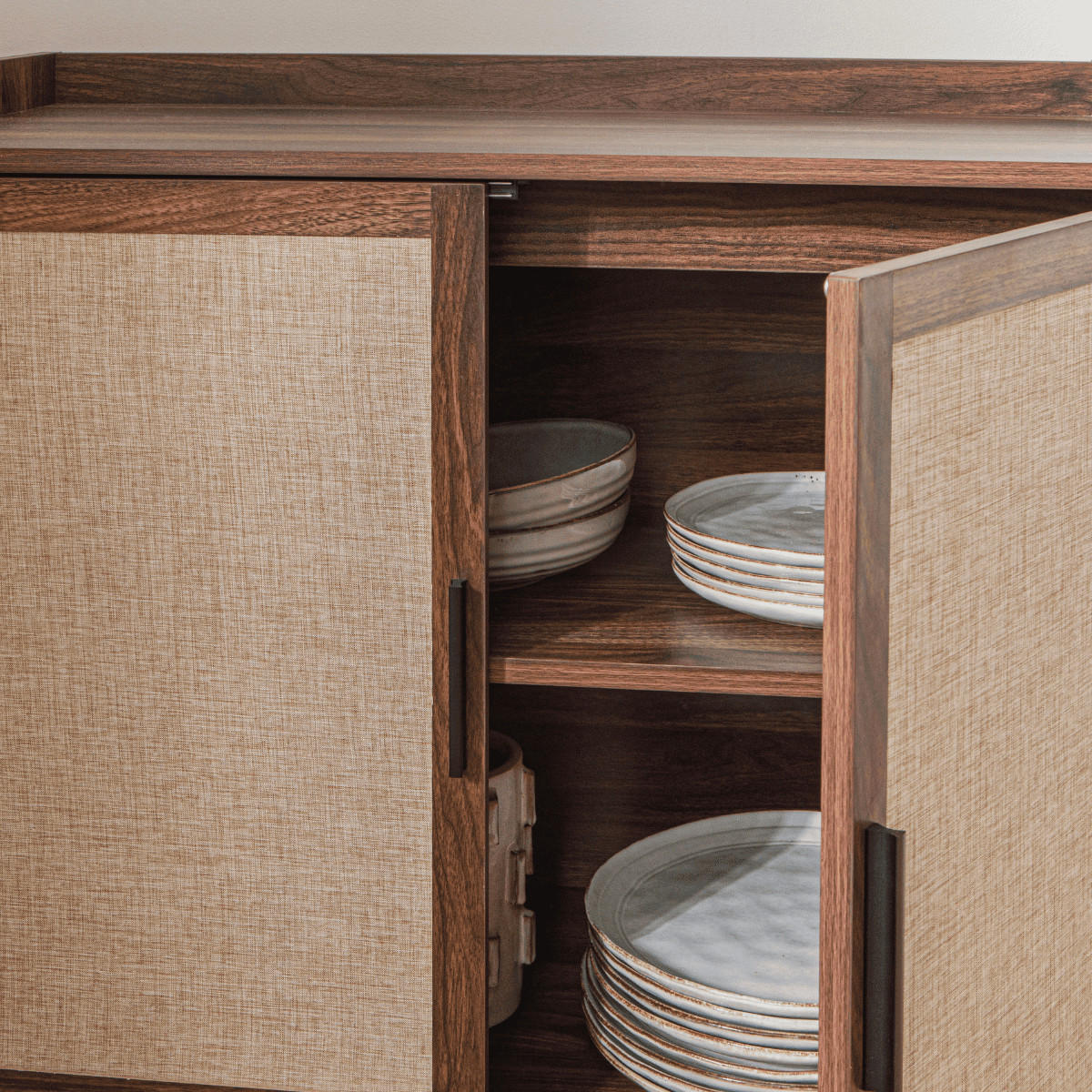 KOMMODE mit 2 Türen in Nussbaumoptik und Stofffronten jetson 80/39,5/79 cm - Nussbaumfarben, Holzwerkstoff (46.5/79/39.5cm) - Calicosy