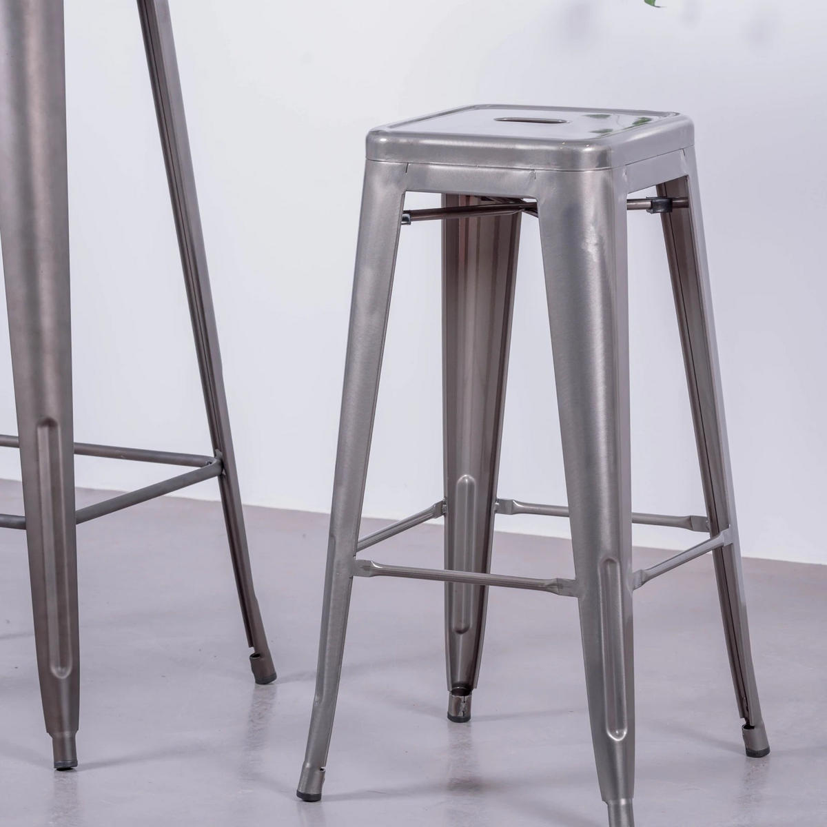 HOCKER Metall Alufarben - Alufarben, Metall (43/78/43cm) - Nest Dream