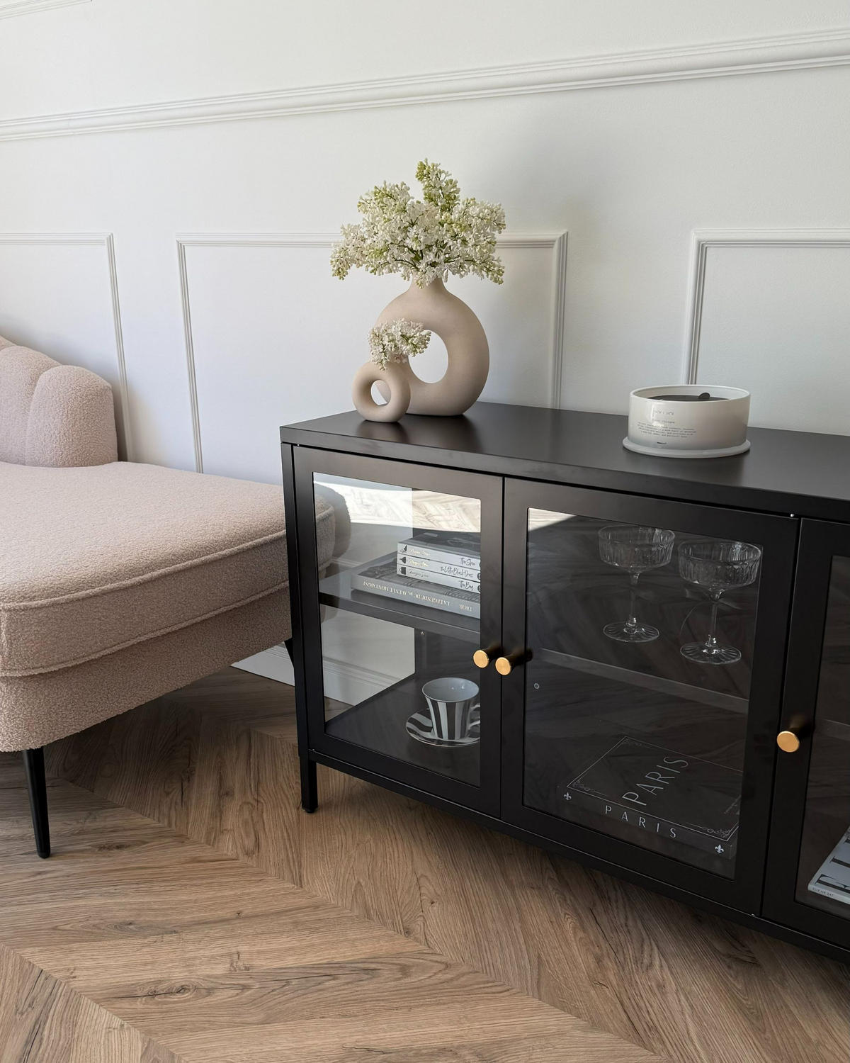 SIDEBOARD se skleněnými dveřmi Kov 115 cm Černý Newport - černá, kov (115/65/35cm) - Beliani