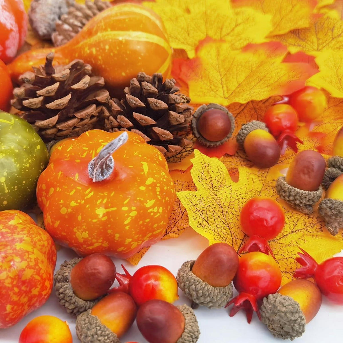 HERBSTDEKO Set 96-teilig Künstliche Kürbisse Ahornblätter Tannenzapfen Eicheln - Multicolor, Kunststoff (10cm)