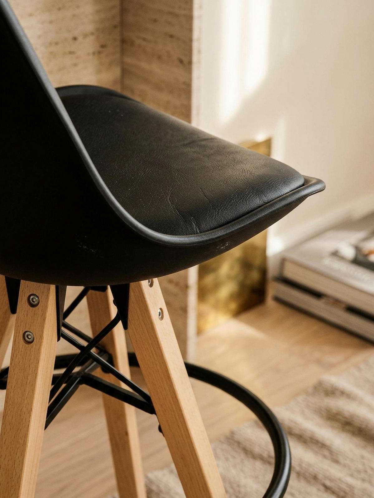 BARHOCKER Set - Ergonomisch Sitzschale, Holzbeine, Schwarz 45x45x113 cm - Beige/Schwarz, Holz/Kunststoff (45/113/45cm) - KADIMA DESIGN