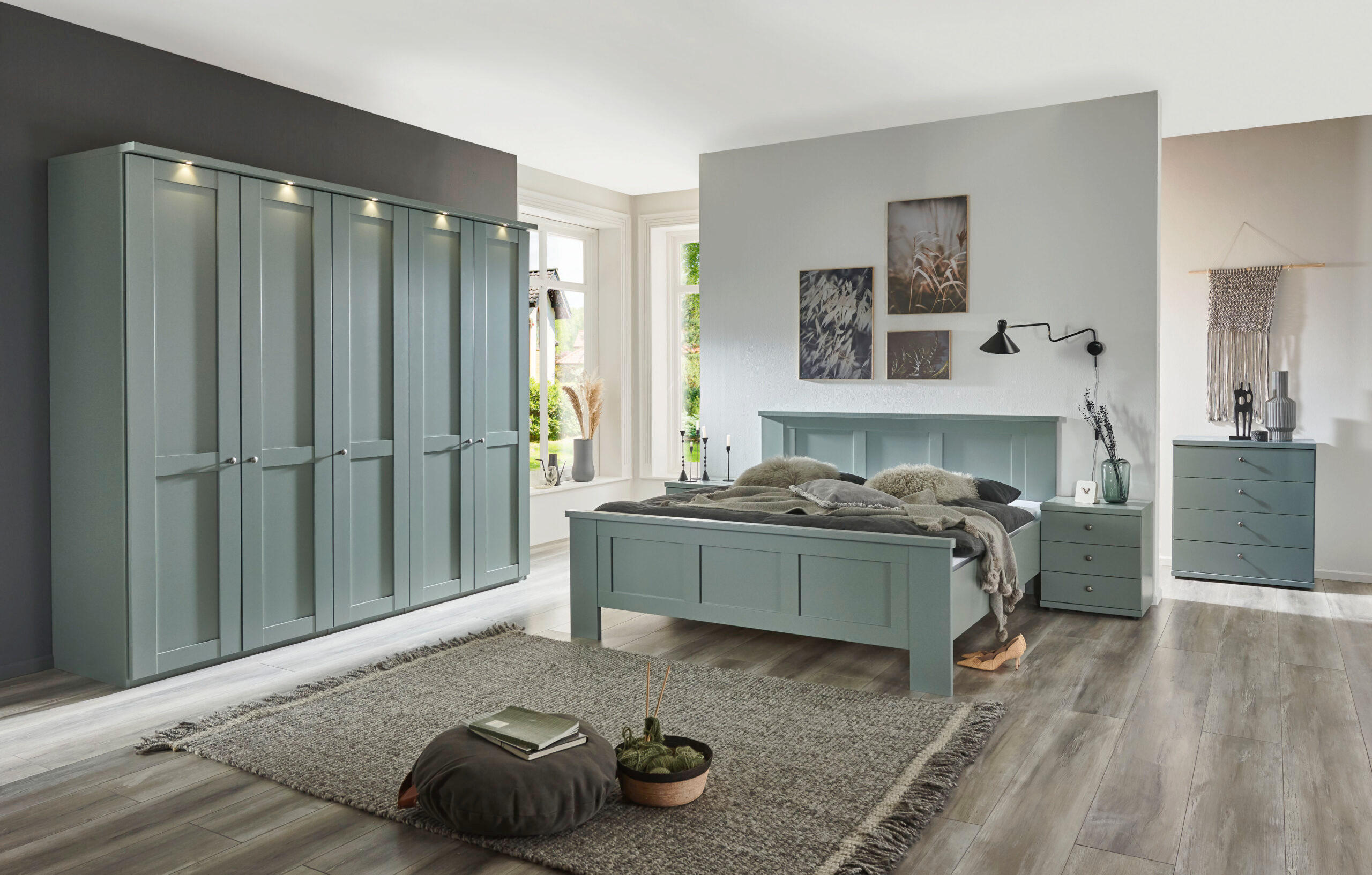 SCHLAFZIMMER Greenholm in Salbeigrün 4 teilig mit Kleiderschrank 250cm Breite ohne Spiegel, 180er Doppelbett und zwei Nachtschränken - Grün, Holzwerkstoff (80/200/120cm)