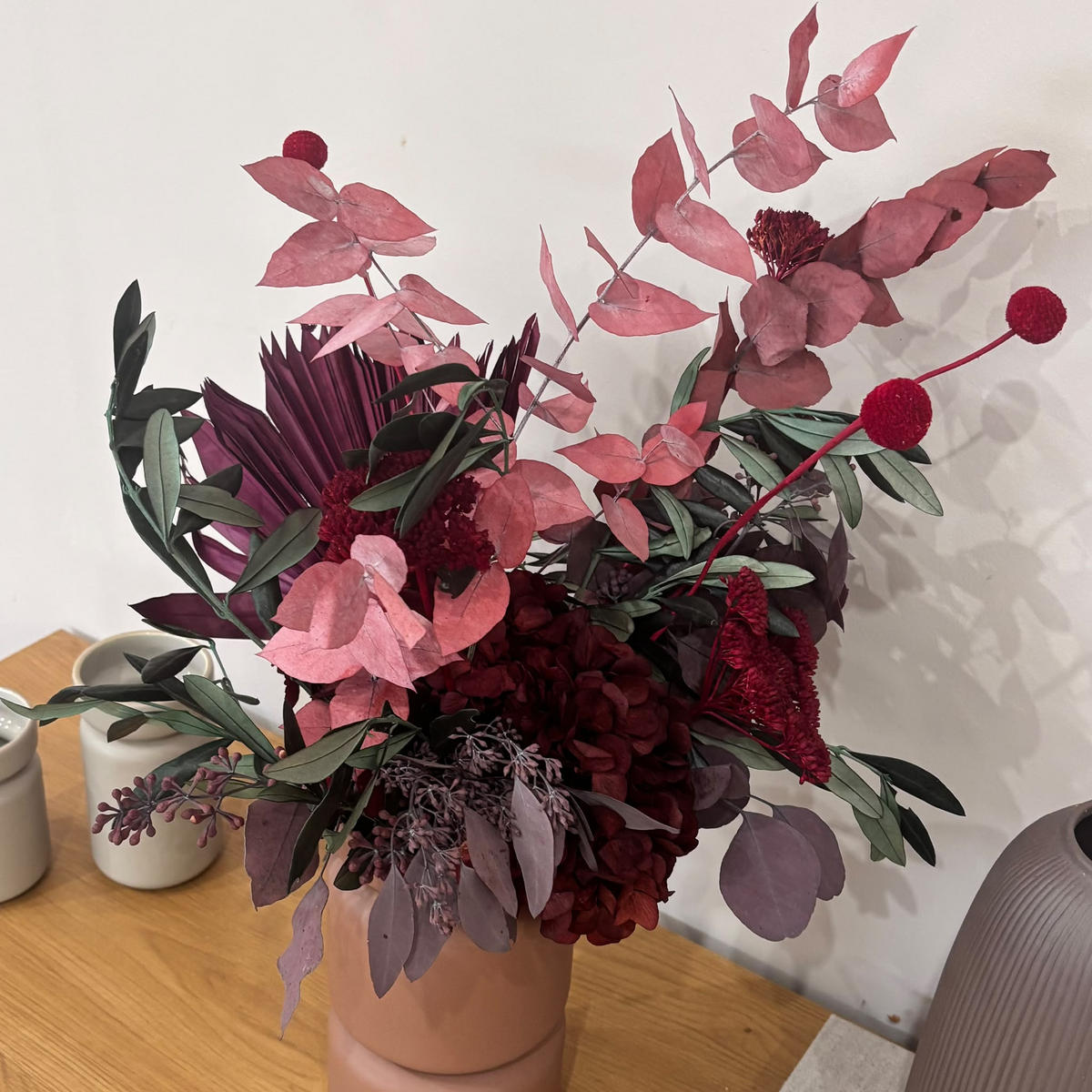 WINE & Wild- Trockenblumenstrauß in bordeaux - 50 cm - Bordeaux, Naturmaterialien (50cm) - Lykke & You