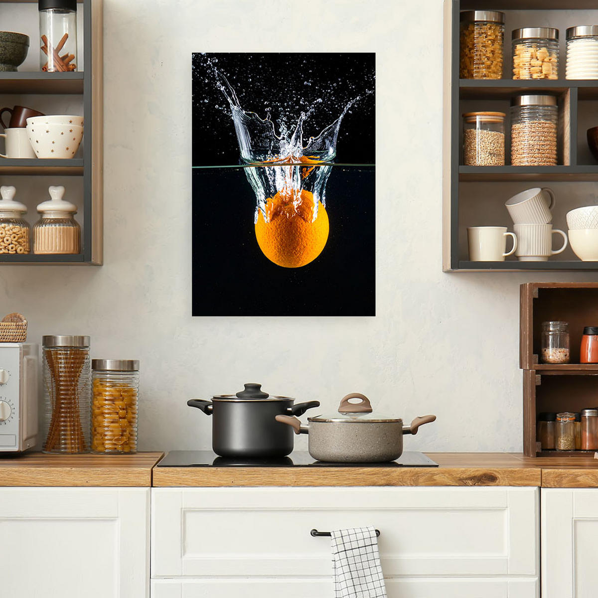 LEINWANDBILDER, Eine Orange fällt vor schwarzem Hintergrund ins Wasser - Orange, Textil (20/30cm) - Feeby