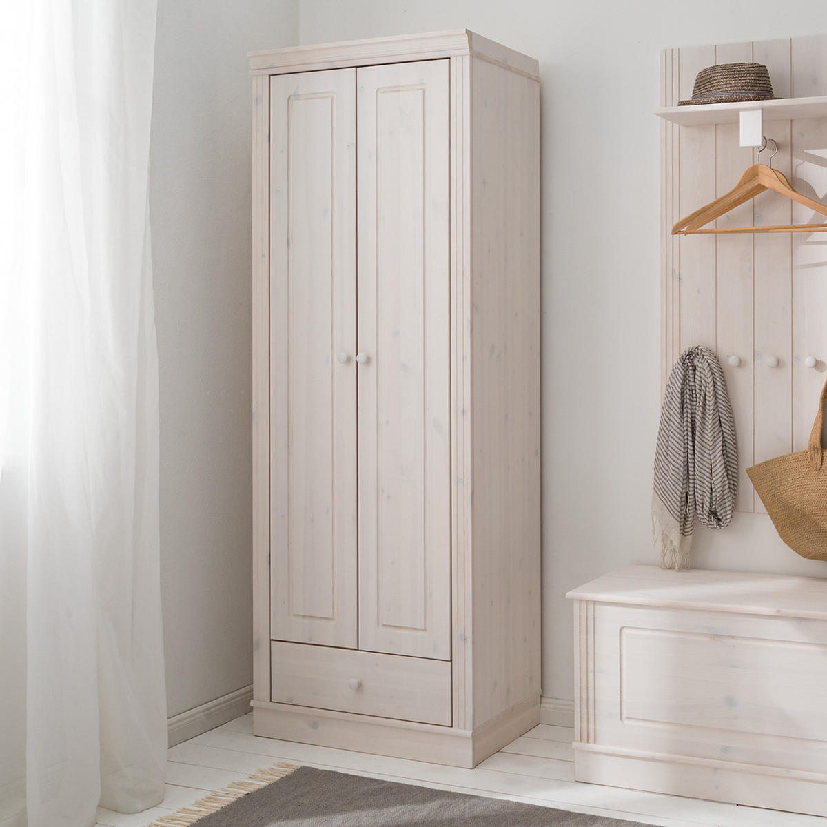 GARDEROBENSCHRANK - Kiefer massiv - Kieferfarben, Holz (65/180/45cm) - home24