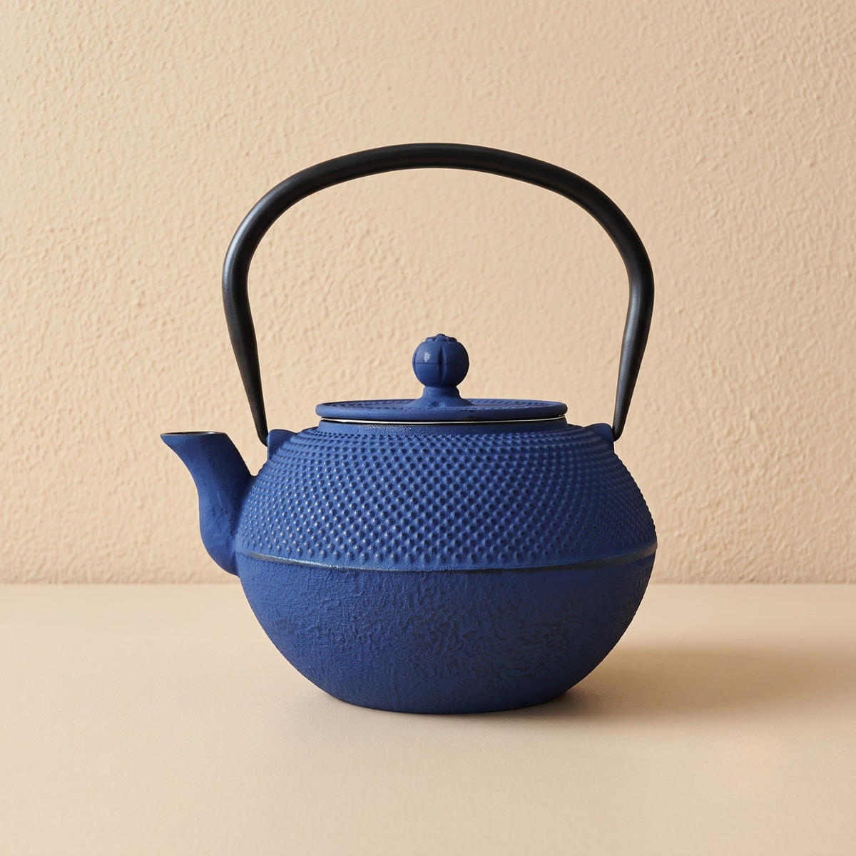 TEEKANNE Gusseisen mit Sieb Sono Marineblau 1,2 l 18,5/16,5/20 cm - Dunkelblau, Metall (16.5/18.5cm) - AROMELIO