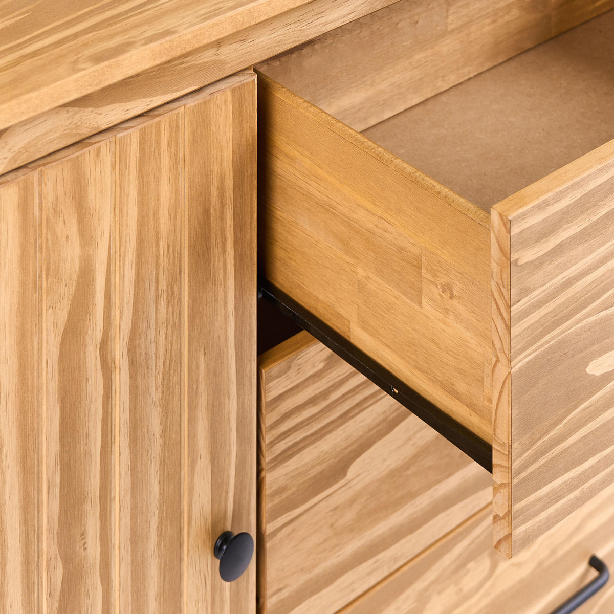 SIDEBOARD se 3 dveřmi Borovicové dřevo Světle hnědý Leonora - světle hnědá, dřevo (190/80/40cm) - Beliani