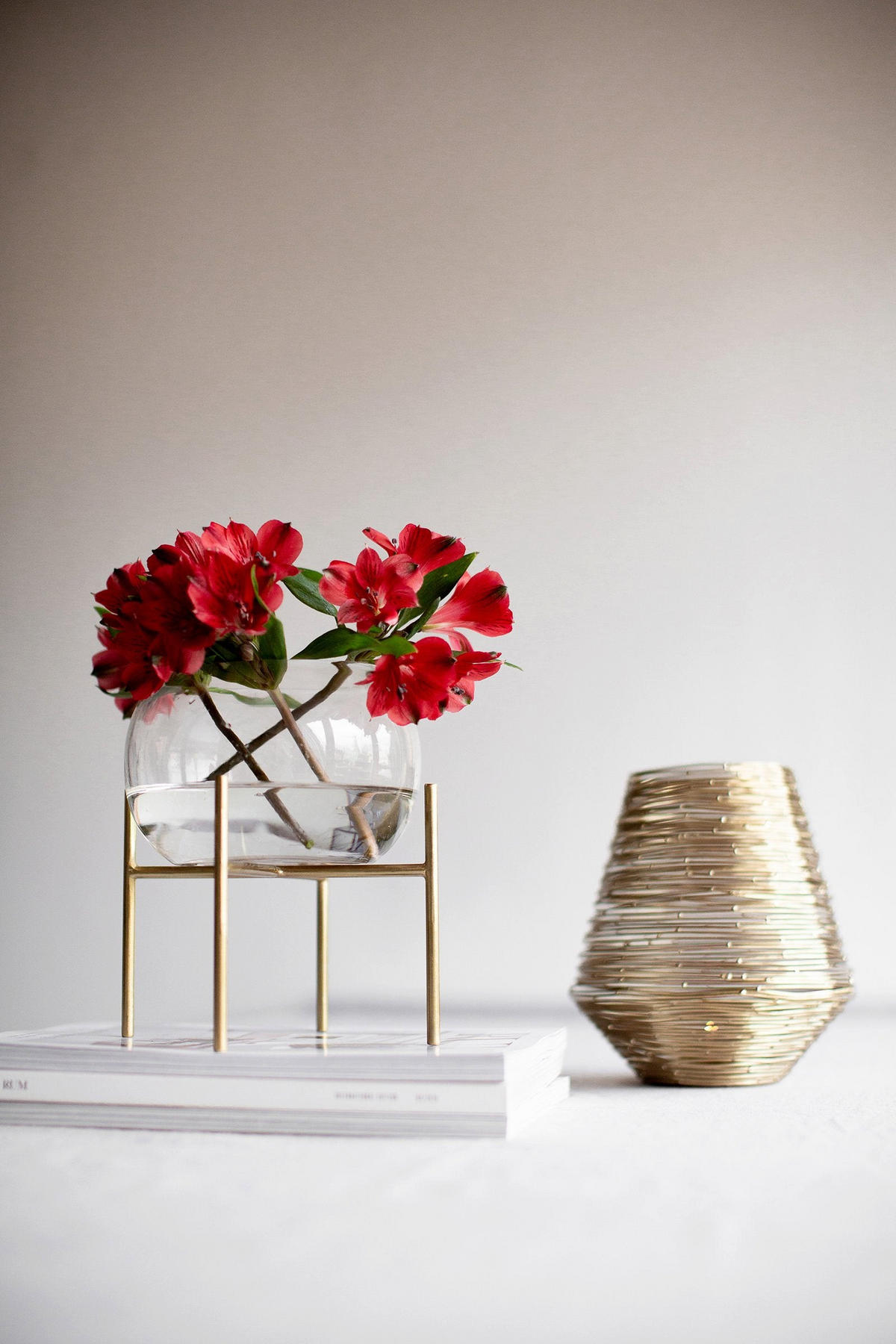 VASE Arzu aus Glas & Eisen in Gold 18/23 cm - Goldfarben, Glas (23cm) - LaLe Living