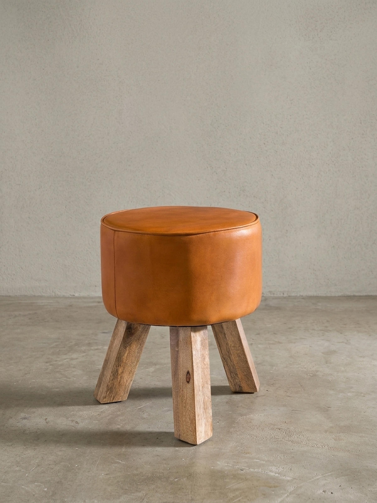 SITZHOCKER – Ziegenleder/Holz, 45 cm, Country-Stil - Braun, Mangoholz/Leder (37/45/37cm) - KADIMA DESIGN