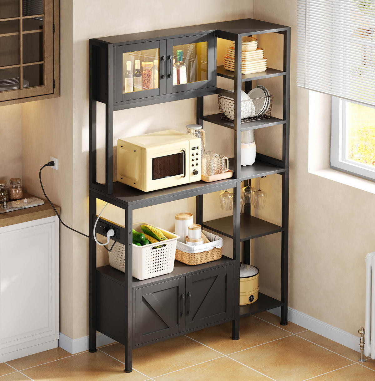 BUFFET aus MDF und Stahl 40x115x180 cm Schwarz mit LED-Leiste, Steckdosenmodul und viel Stauraum - Schwarz, Holzwerkstoff (115/180/40cm) - Modfu