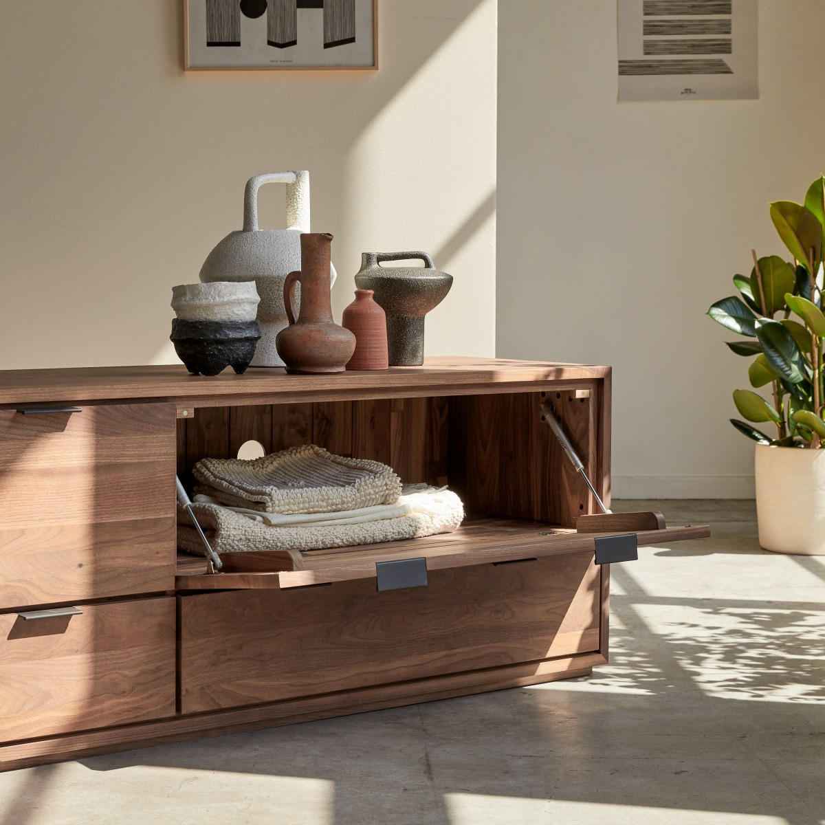 TV-SCHRANK Senson Dunkelbraun aus Walnuss - Dunkelbraun, Holz (180/55/45cm) - Tikamoon