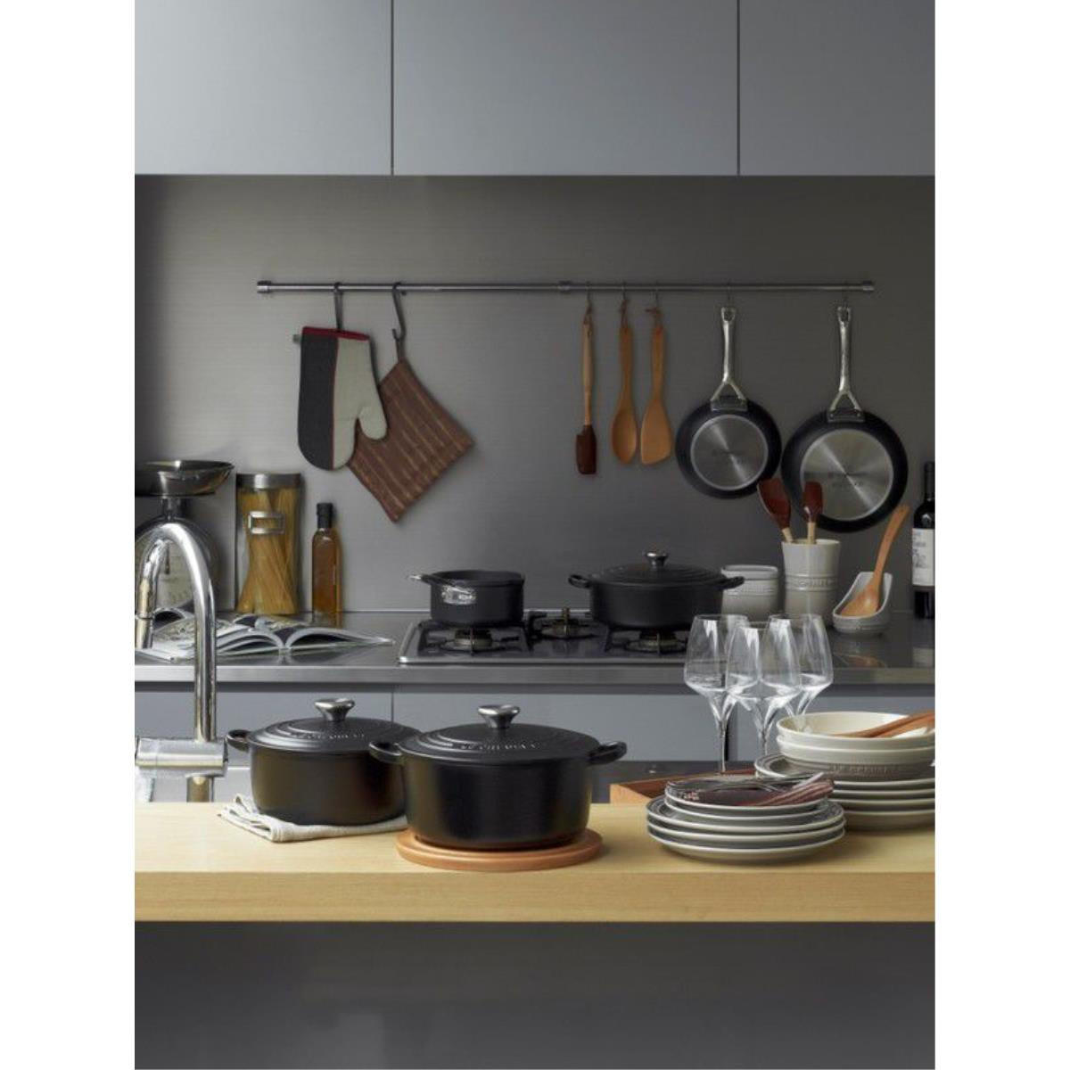 BRÄTER Signature Matte Schwarz 28 cm 6.7 Liter - Schwarz, Metall (28cm) - Le Creuset