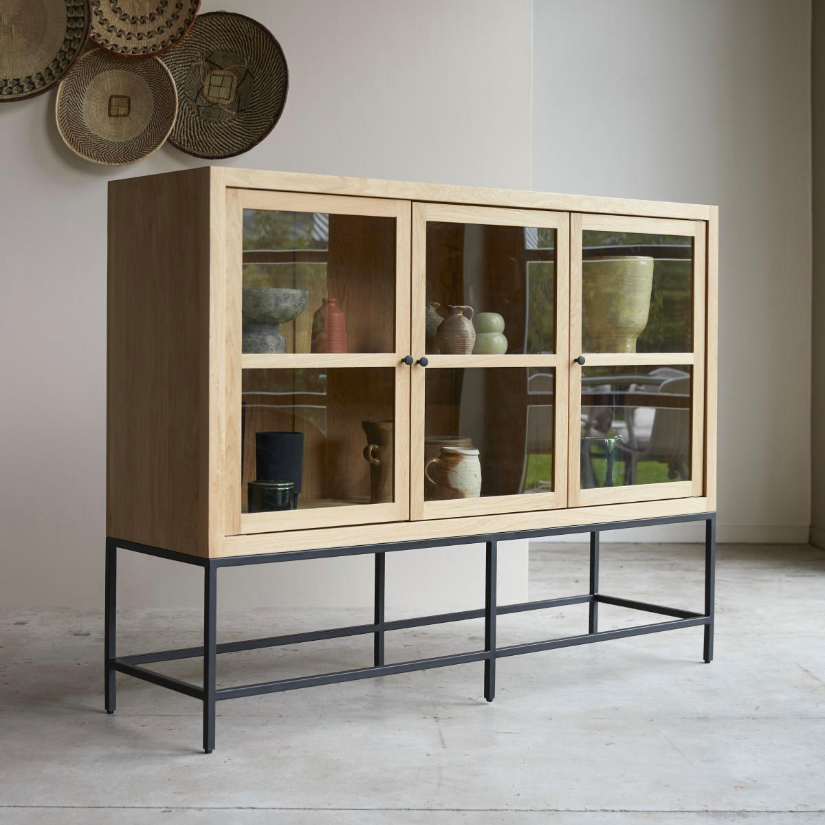 VITRINENSCHRANK Babeth Natur aus Eiche - Naturfarben, Holz (160/122/45cm) - Tikamoon