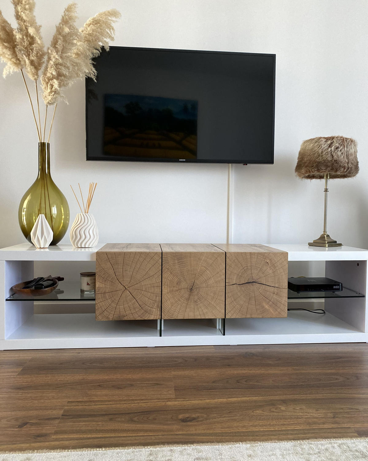 TV STOLEK Bílý, Světle hnědý FULERTON 42/160/40 cm - bílá, kompozitní dřevo (160/40/42cm) - Beliani