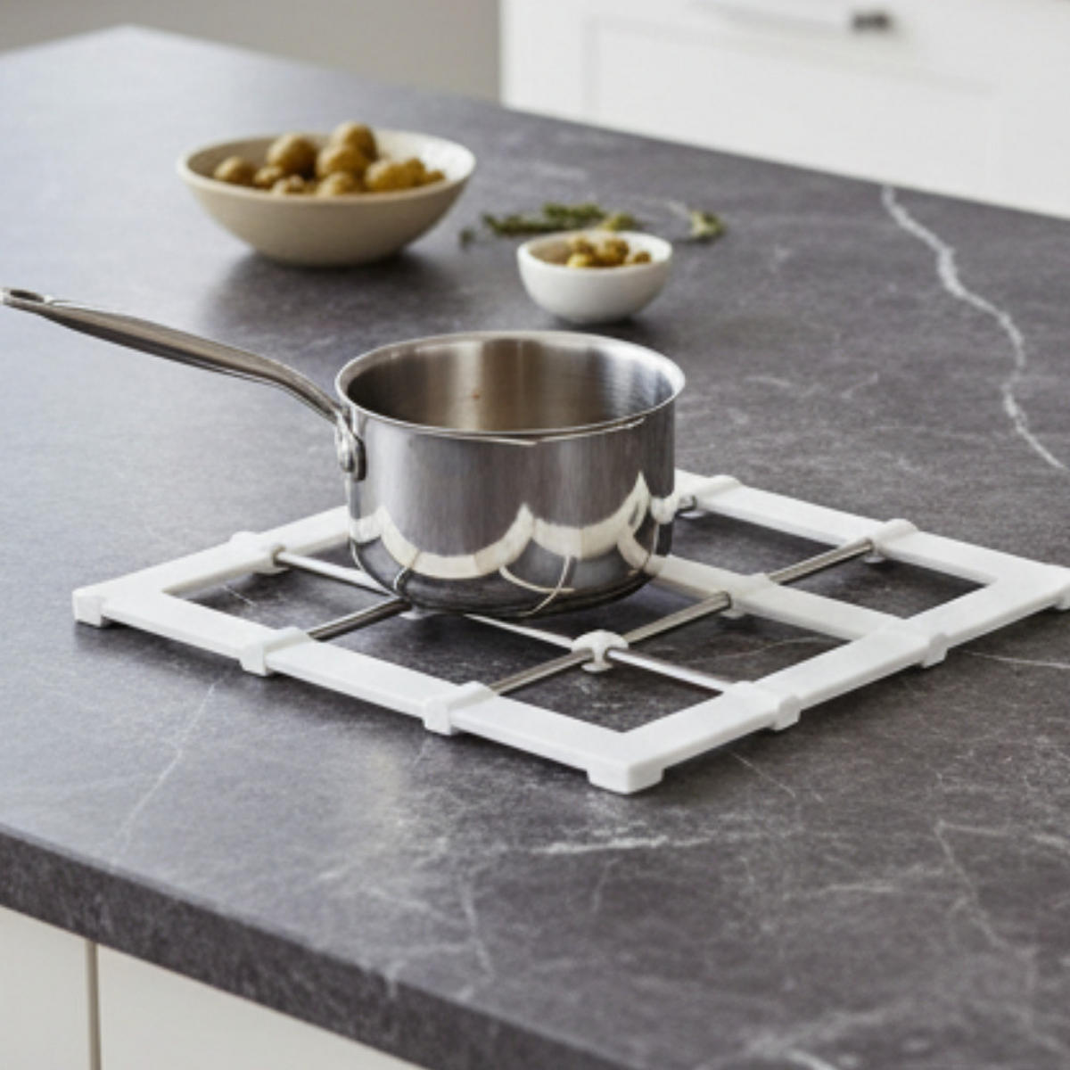 PFANNENUNTERSETZER 17,5 cm Silikon Weiß hitzebeständig rutschfest - Weiß, Kunststoff (17.5/17cm) - Bodum