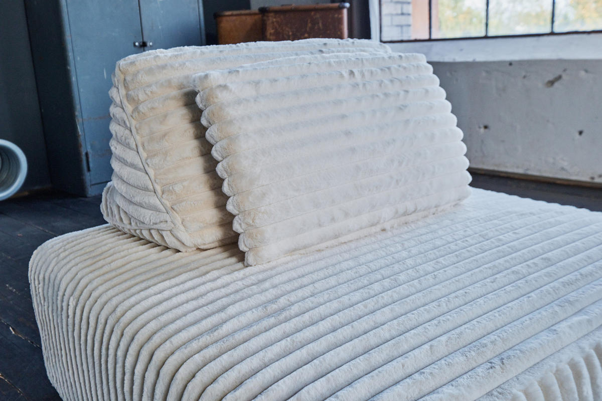 HOCKER MIT RÜCKENKISSEN WIOLO SOFT Cremeweiß Cord - Creme/Schwarz, Kunststoff/Textil (111/84/111cm) - KAWOLA