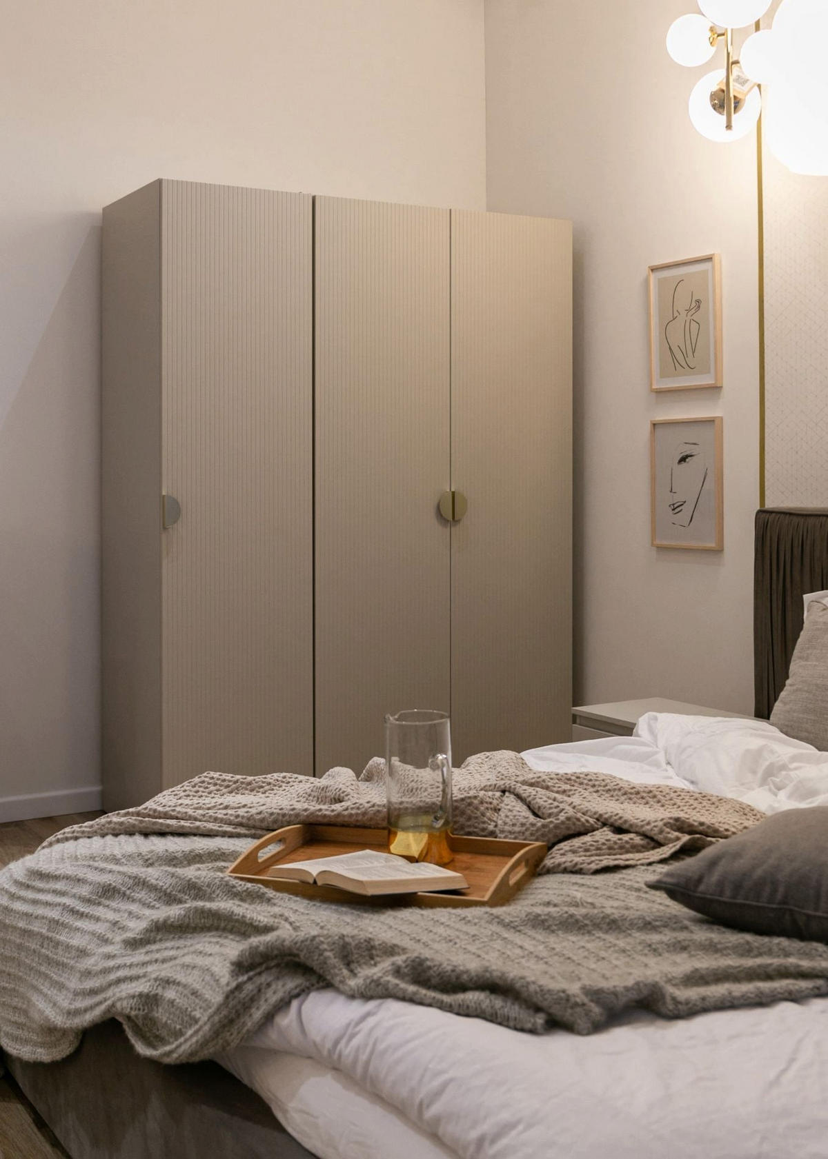 KLEIDERSCHRANK Moonir Greige 150 cm - Taupe/Goldfarben, Holzwerkstoff/Metall (150/200.5/57cm) - Selsey