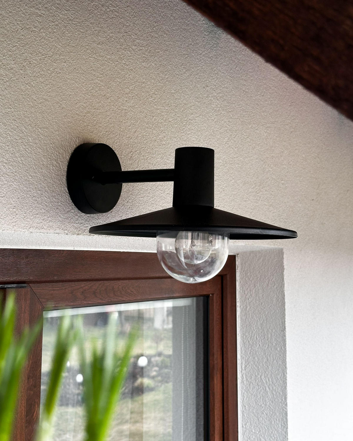 VENKOVNÍ NÁSTĚNNÉ SVÍTIDLO Černé Bara IIa - černá, kov (30/20/30cm) - Beliani