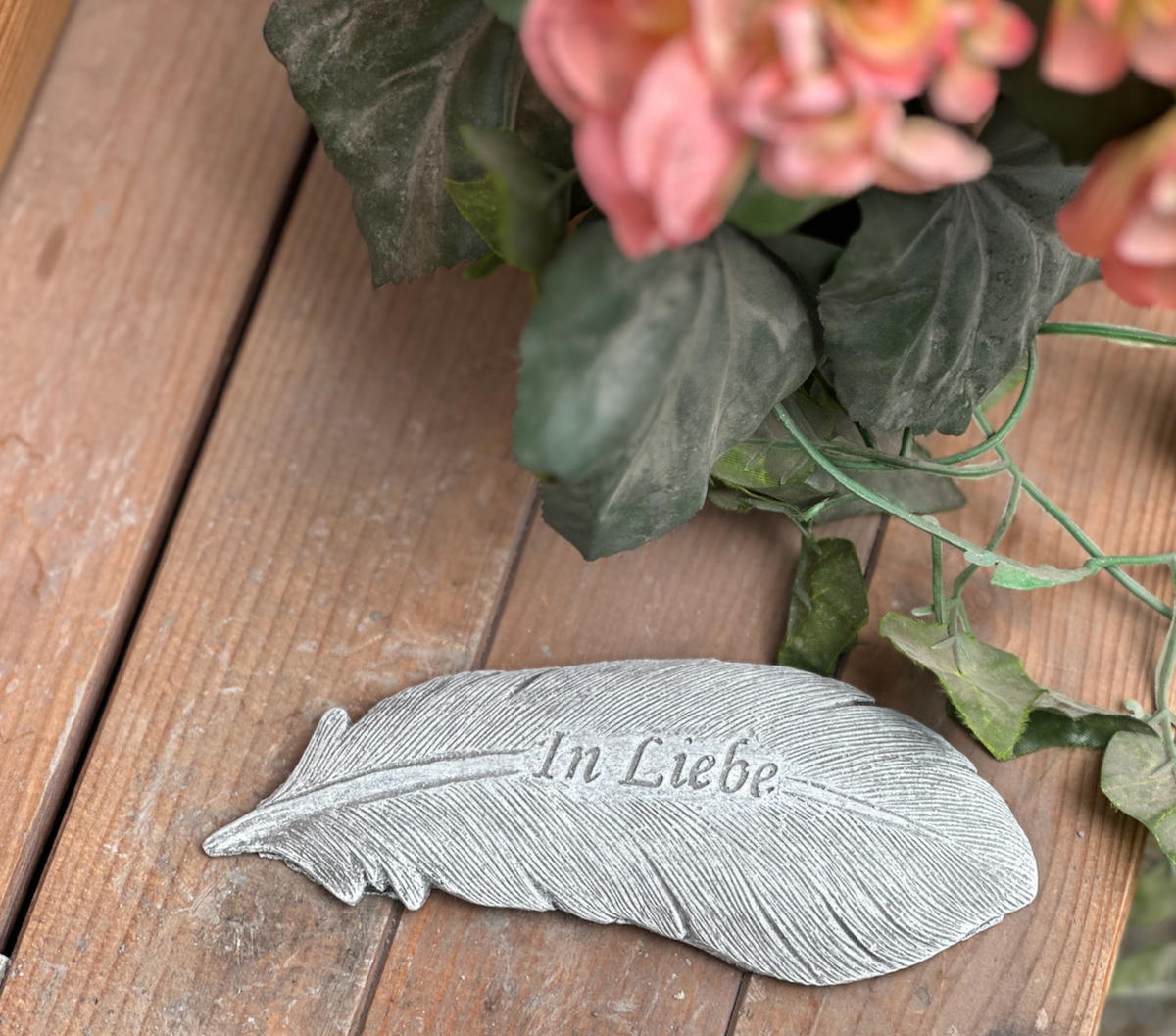 STEINFIGUR Grabschmuck Engel Engelsfeder In Liebe, frostfest, Steinguss - Grau, Stein (16/1/6cm) - stoneandstyle