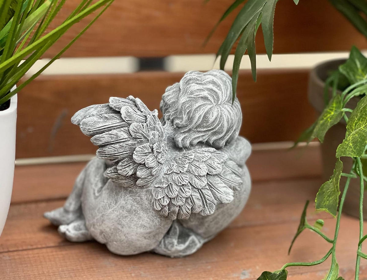 STEINFIGUR Engel am Herz Ein Engel schütze Dich frostsicher Steinguss - Grau, Stein (13/12/8cm) - stoneandstyle