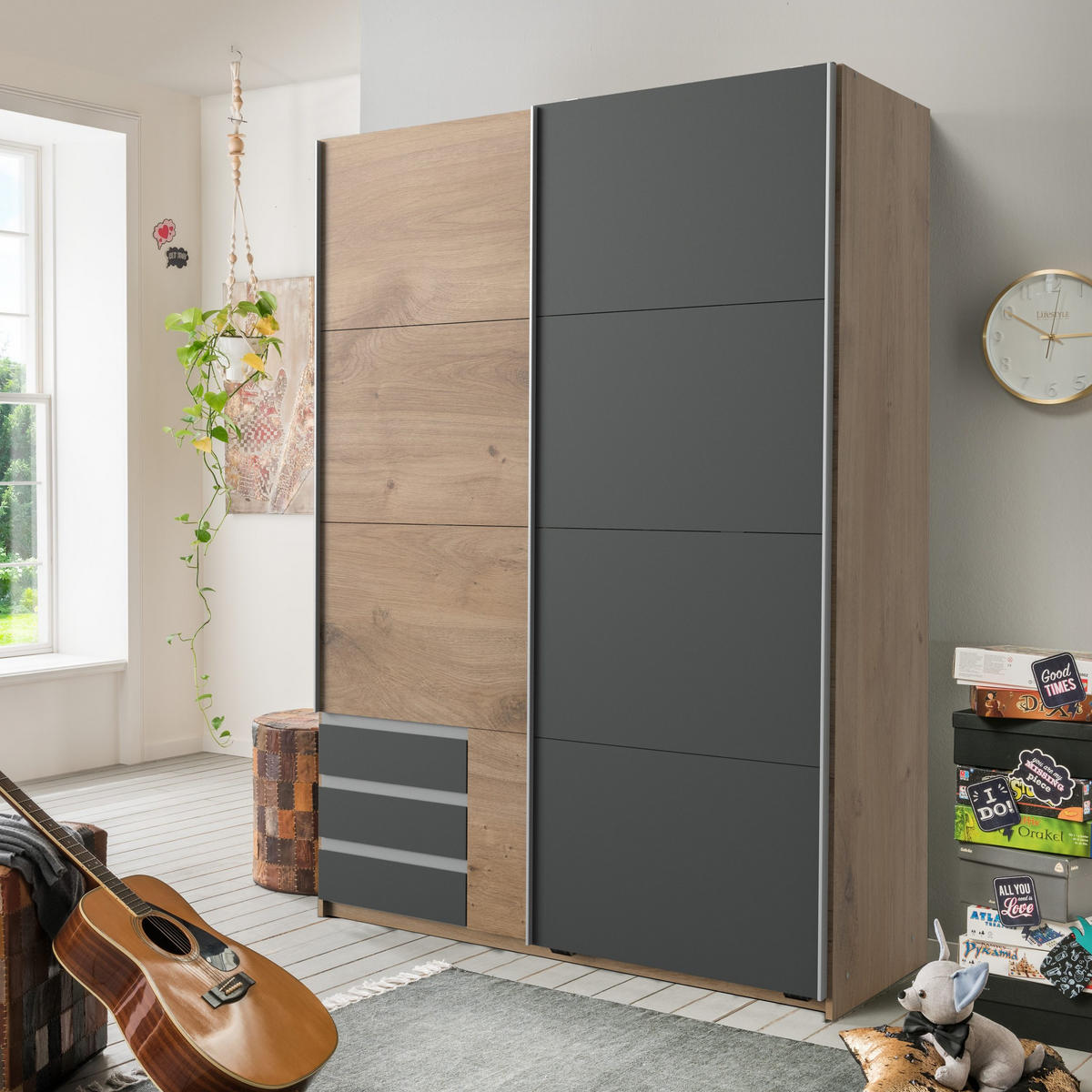 KLEIDERSCHRANK Emden in Plankeneiche mit Graphit - Schwebetürenschrank Breite 135 cm ohne Spiegel - Braun, Holzwerkstoff (135/198/65cm)