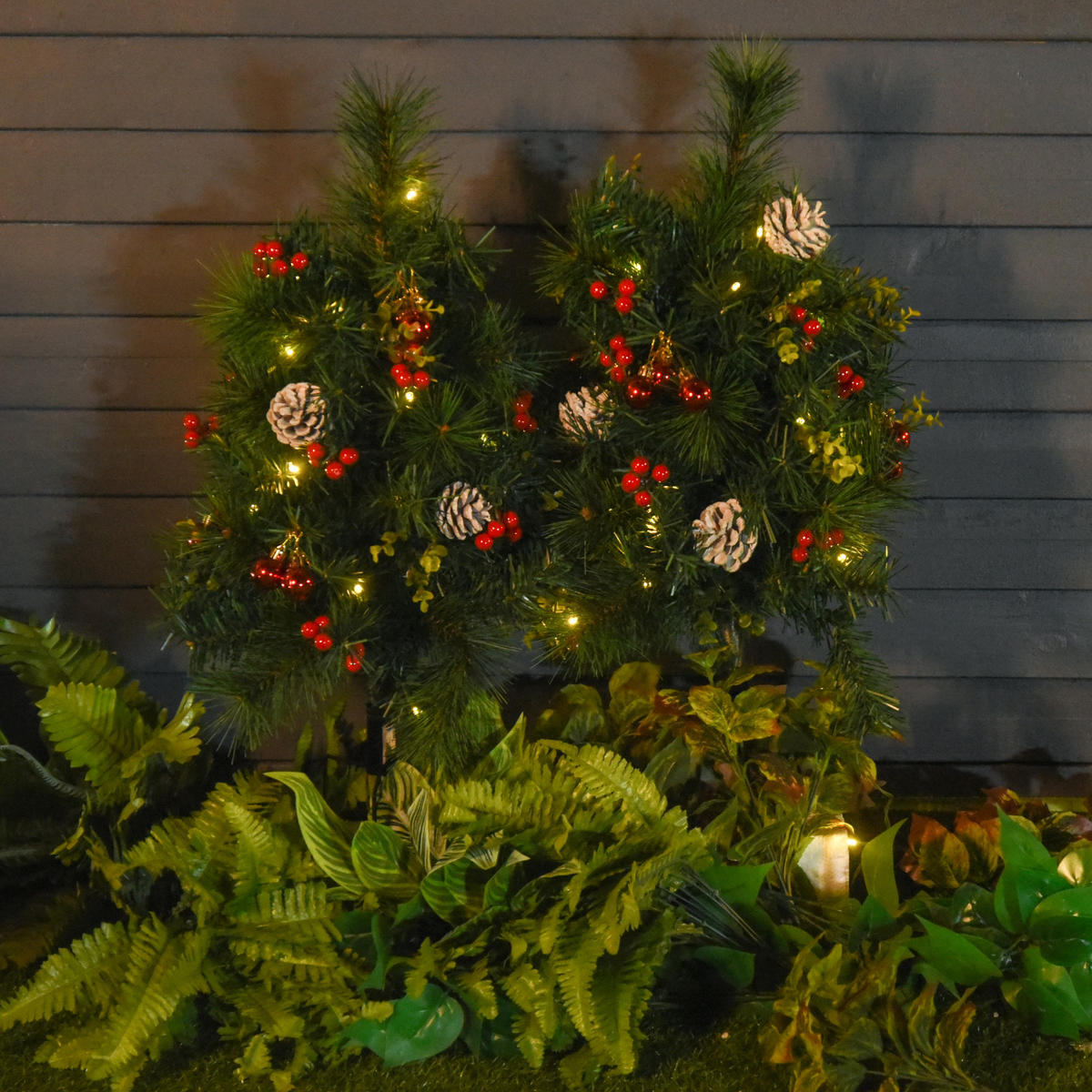 2-ER Set Weihnachtsbäume Mini Künstlicher Christbaum mit rote Beere LED IP44 - Grün, Kunststoff (75cm) - HOMCOM