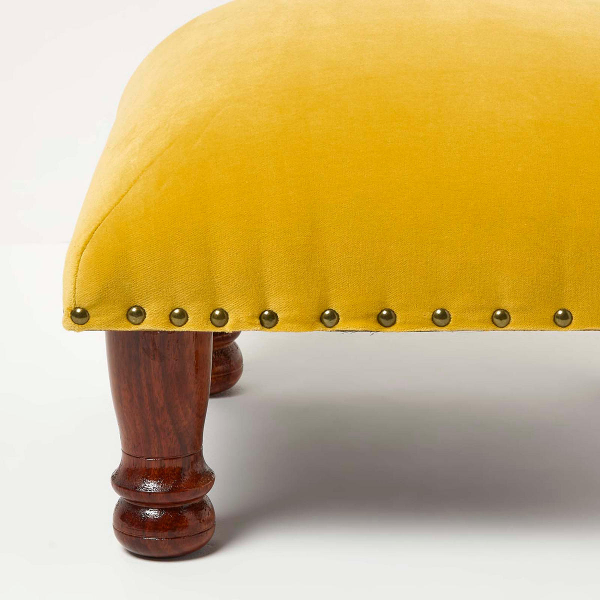 SAMT-HOCKER Mable, senfgelb mit Holzbeinen, 40/40/25 cm - Currygelb, Textil (40/25/40cm) - Homescapes