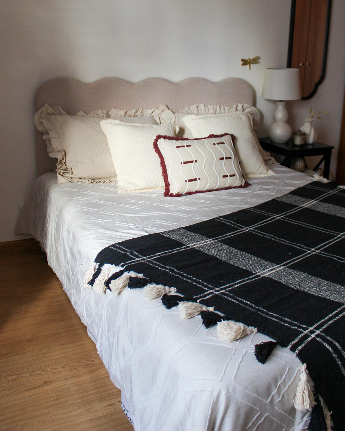 POSTEL s úložným prostorem 140/200 cm Bouclé Béžová Nanterre - béžová, textil (140/200cm) - Beliani