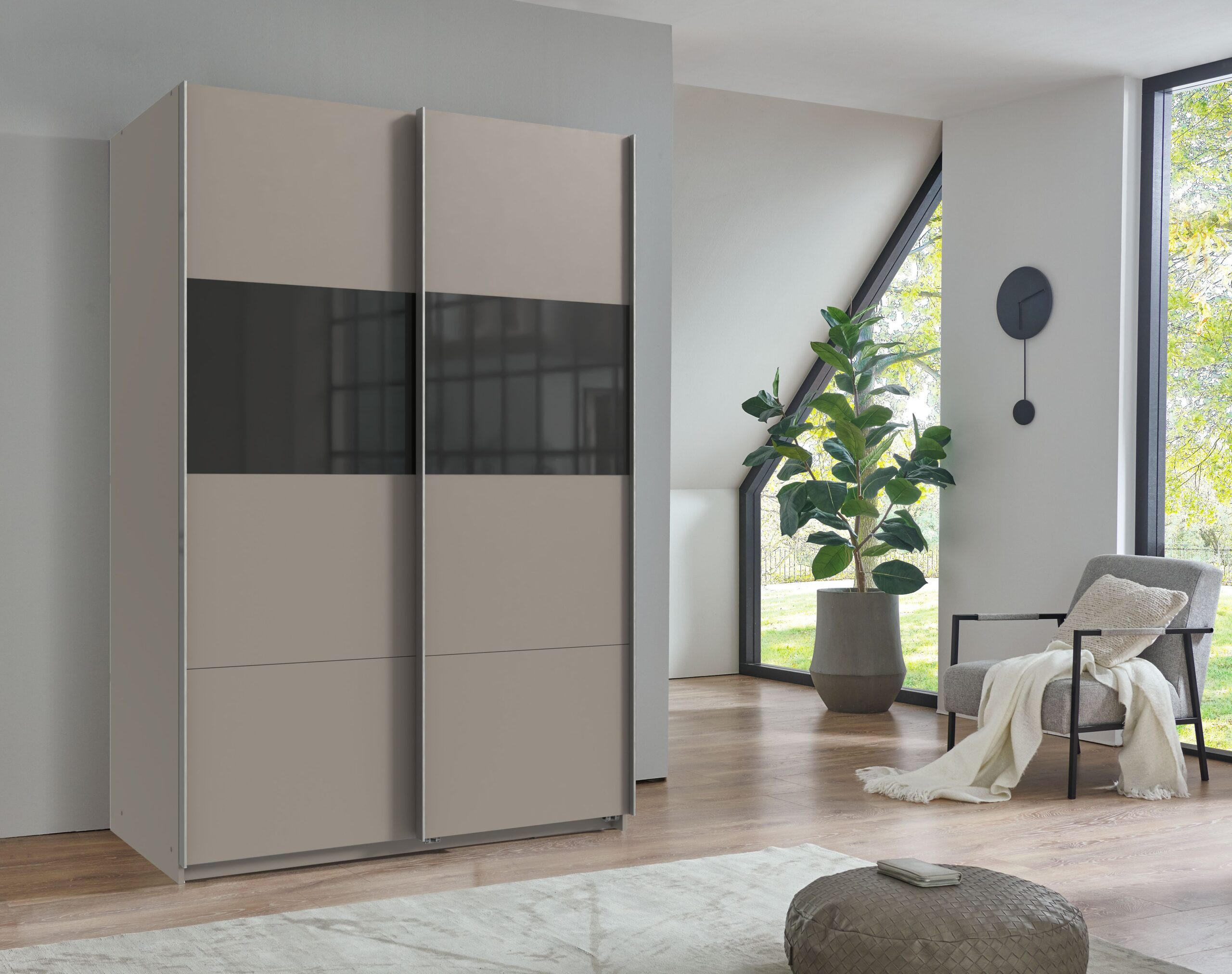 SCHWEBETÜRENSCHRANK Bramfeld in Saharagrau mit Schwarz Glas 135 x 198 x 65 cm (B x H x T) Kleiderschrank - Grau, Holzwerkstoff (80/200/120cm)