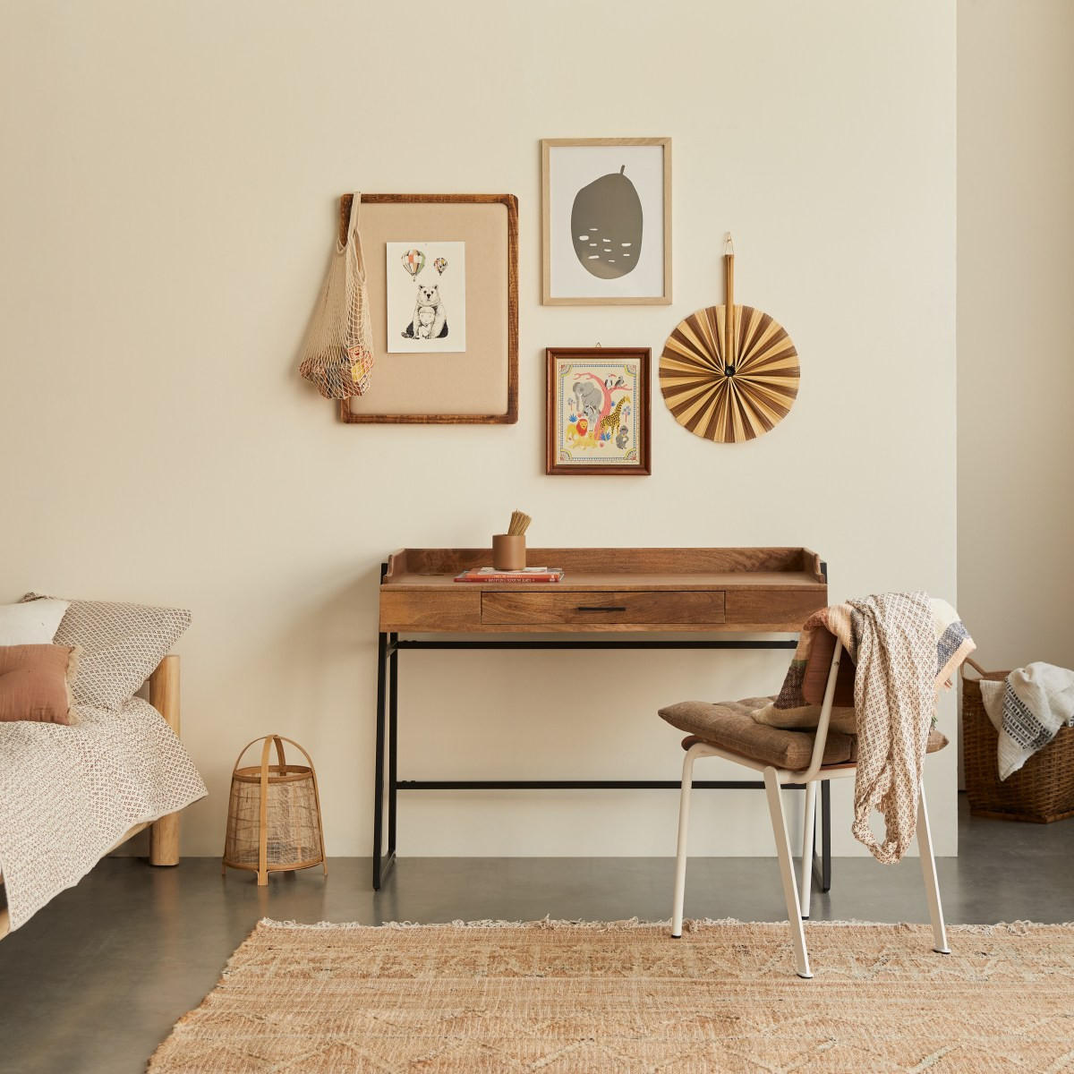 KINDER-SCHREIBTISCH Hedda Braun aus Mango - Braun, Holz (114/83/55cm) - Tikamoon