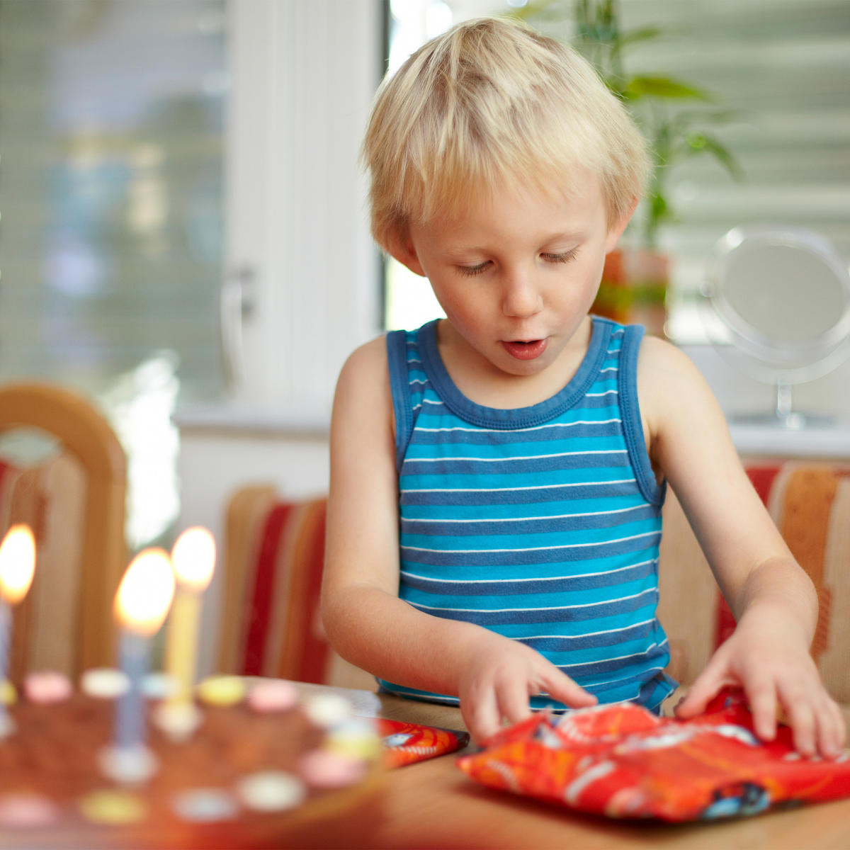 SÚPRAVA sviečok na tortu 152 ks. - viacfarebná, parafín/plast (0.2/6/0.2cm) - Relaxdays